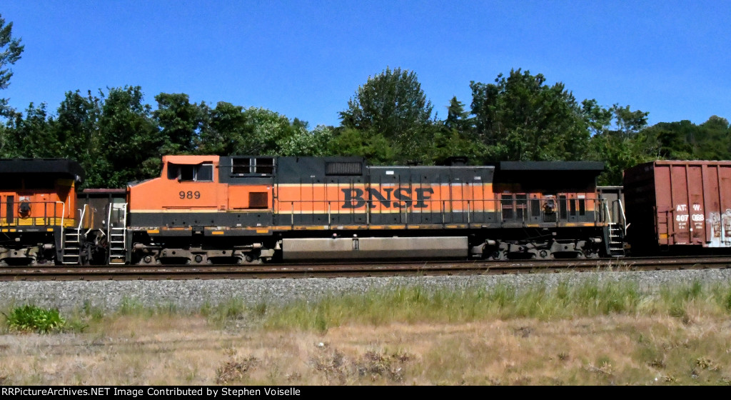 BNSF 989